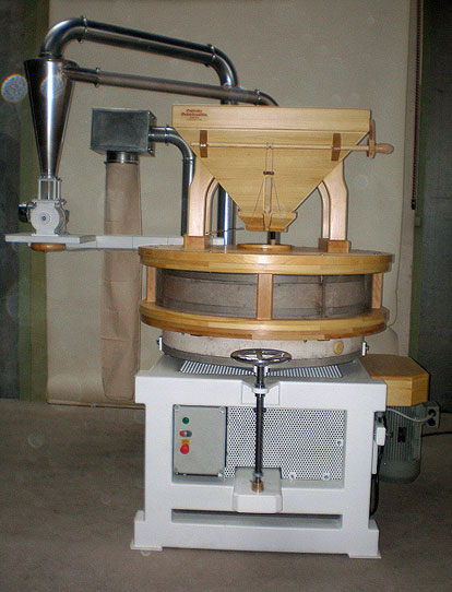 Moulin à céréales professionnel OSTTIROLER de la famille GREEN