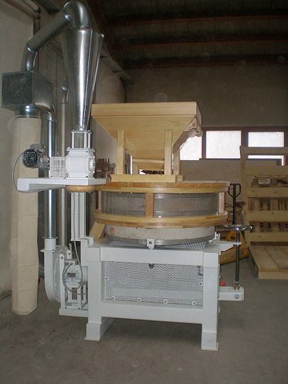 Moulin à céréales professionnel OSTTIROLER de la famille GREEN Moulin à céréales professionnel OSTTIROLER de la famille GREEN