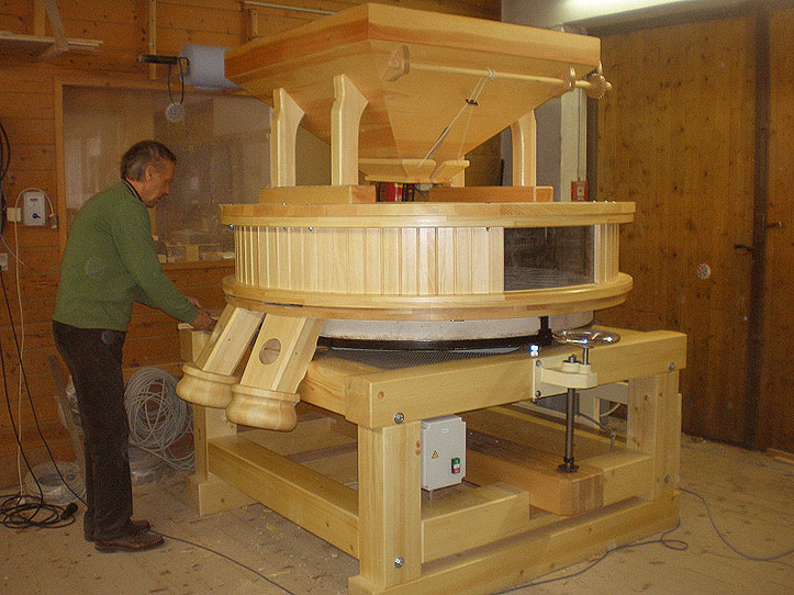 Moulin à céréales professionnel OSTTIROLER avec hublot Moulin à céréales professionnel OSTTIROLER avec hublot