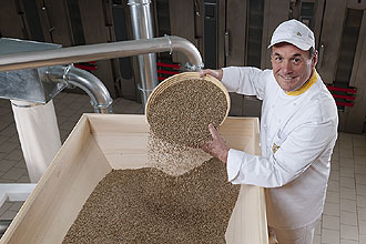 La boulangerie Ruetz broie avec un moulin à céréales Osttiroler Green